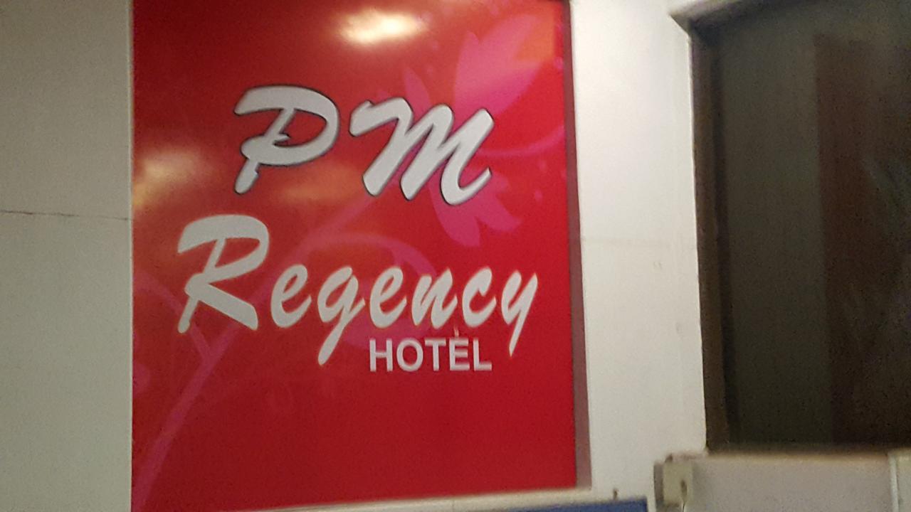 P M Regency Hotel Vadodara Exterior foto